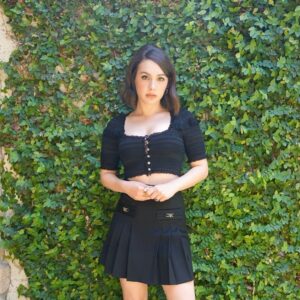 Hannah Marks Instagram - 💚glam 4 festival of books💚
makeup: @melissa.hernandez 
hair: @brianfisherhair 
@sandroparis