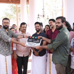 Hannah Reji Koshy Instagram - Happy & honoured to share the Pooja stills of my next!! With blessings & prayers 🙏 #Kdilse ❤️

Written & Directed by @neeleshek 🎬
Produced by @svkamovies022 💰 

@hannahrejikoshy @suman_ambatt @kiran_rz  @collins_jose_dp @manu.n.s62 @noufal_hussain_ @aneeshcine @merlin_lizbet @hussain_bin_hamza @sajithmundayad 📸: @haris_sainudeen

#kaleshramanand #hannahrejikoshy #next #malayalamcinema #actor #blessed #gratitude #dowhatmakesyouhappy #lovewhatyoudo #nevergiveup #positivevibesonly #artistforlife