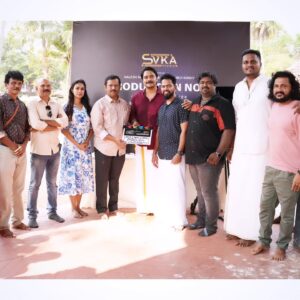 Hannah Reji Koshy Instagram - Happy & honoured to share the Pooja stills of my next!! With blessings & prayers 🙏 #Kdilse ❤️

Written & Directed by @neeleshek 🎬
Produced by @svkamovies022 💰 

@hannahrejikoshy @suman_ambatt @kiran_rz  @collins_jose_dp @manu.n.s62 @noufal_hussain_ @aneeshcine @merlin_lizbet @hussain_bin_hamza @sajithmundayad 📸: @haris_sainudeen

#kaleshramanand #hannahrejikoshy #next #malayalamcinema #actor #blessed #gratitude #dowhatmakesyouhappy #lovewhatyoudo #nevergiveup #positivevibesonly #artistforlife