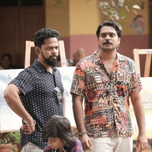 Hannah Reji Koshy Instagram - Early days of filming 🎬

Collective effort to bring out the best!

@kaleshramanand @hannahrejikoshy 

📸 @haris_sainudeen

#filming #directorlife #malayalamcinema #untitledproject