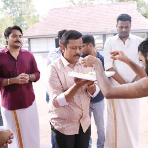 Hannah Reji Koshy Instagram - Happy & honoured to share the Pooja stills of my next!! With blessings & prayers 🙏 #Kdilse ❤️

Written & Directed by @neeleshek 🎬
Produced by @svkamovies022 💰 

@hannahrejikoshy @suman_ambatt @kiran_rz  @collins_jose_dp @manu.n.s62 @noufal_hussain_ @aneeshcine @merlin_lizbet @hussain_bin_hamza @sajithmundayad 📸: @haris_sainudeen

#kaleshramanand #hannahrejikoshy #next #malayalamcinema #actor #blessed #gratitude #dowhatmakesyouhappy #lovewhatyoudo #nevergiveup #positivevibesonly #artistforlife