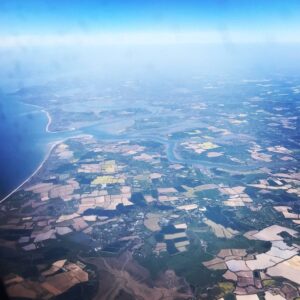 Hannah Spearritt Instagram - Hello #uk 🇬🇧 nice to come back to some #british #sun on the #bankholiday 💃🌞😃