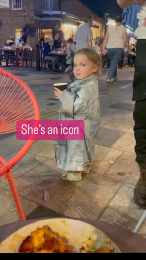Hannah Spearritt Instagram - Rockin’ mummy’s jacket. My heart just melts.

#earthandfire #minirockstar #twickenhammums #sclub #minime