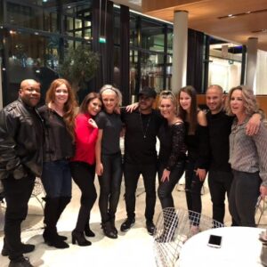 Hannah Spearritt Instagram - #throwbackthursday to March 22nd last month fight night with my #team #teamspearritt there to support me. Couldn’t have done it without you guys @joomeara @london_citiboy @missymissjude @leahsthomas @laurahainstock , thank you so much for coming 🙌 love you guys ❤️❤️❤️#sclub7 #sclub #sclubparty #celebrityboxing real #family