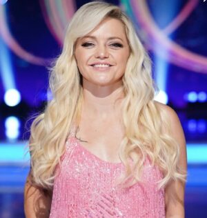Hannah Spearritt Instagram - Great to see @hannahspearritt on @loosewomen today talking about how the specialist regenerative treatment she had here at the clinic made her well enough to join the TV series @dancingonice and learn how to skate. 

To find out more out Hannah’s treatment journey and regenerative medicine or to book in for a consultation with @dr.aamerkhan please call our team on 020 74364441 or email enquiries@harleystreetskinclinic.com