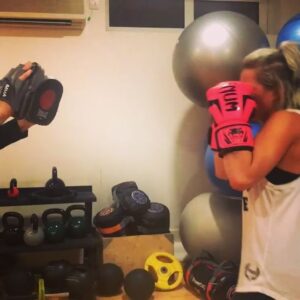 Hannah Spearritt Instagram - #strength training starting to pay off a little bit on my tiiiiiiny little guns 🔫🔫💪💪🥊🥊🤪 just squeezing a last little workout in @thehogarthclub for @sportrelief before..... the @district14events weekend #comiccruise today! 🚢 #earlymorning #workout #boxing #boxingtraining #celebrityboxing #sportrelief see you on the boat!!! ☺️