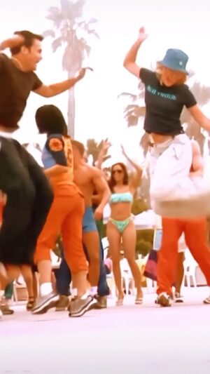 Hannah Spearritt Instagram - IT’S FRRRIIDDDAAAYYY!!!! mwah 💋 💕💋

#fridayfeeling #everybodygetpumped #sclub