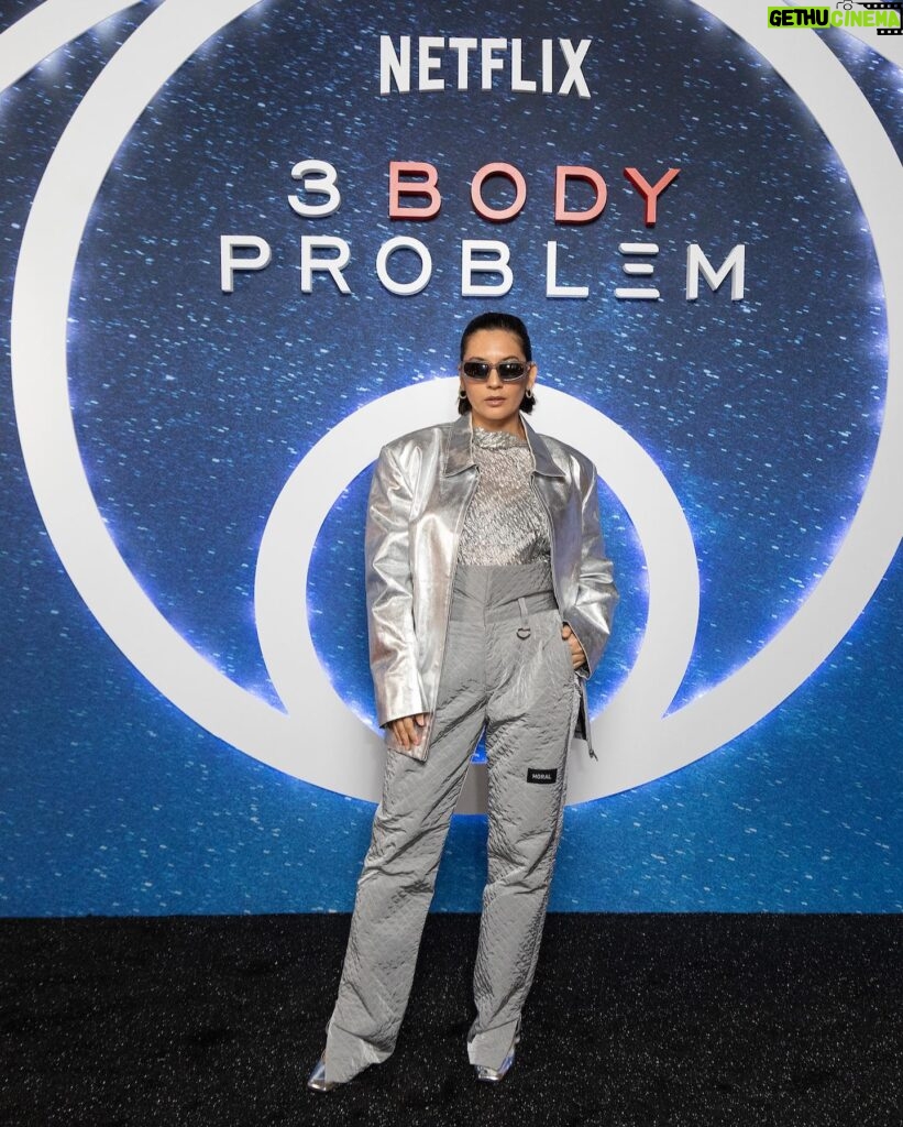 Hannah Al Rashid Instagram - Had such a blast at the 3 Body Problem London premiere at Frameless last night 🙌🏼 3 Body Problem adalah series Sci-Fi terbaru Netflix, brought to you by the creators of Game of Thrones, diadaptasi dari novel Liu Cixin. Ensemble castnya luaaaaaar biasaaaaaaa kereeeen, ceritanya super menarik, and the visuals are mind blowing! SUDAH TAYANG DI @netflixid #3bodyproblem