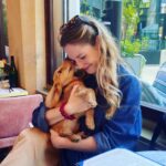Hannah Dodd Instagram - Social battery: 0. Camera roll: 100. Love is the best 💛💫 x