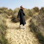 Hannah Dodd Instagram - Social battery: 0. Camera roll: 100. Love is the best 💛💫 x