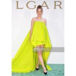 Hannah Dodd Instagram - Tinker Bell went to the ball 💫. Thank you @bulgari for a magical evening x Styled by @sarahroseharrison / @styledbysrh Hair @rosskwan Make up @oliviadeveymakeup 💛