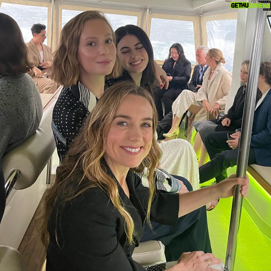 Hannah Einbinder Instagram - gals ❤️‍🔥 @louisvuitton #lvcruise24