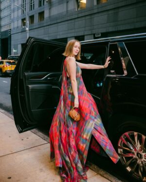 Hannah Einbinder Instagram - got ready w @instylemagazine for the @ralphlauren show 💙 photo by @thestreetsensei 💙