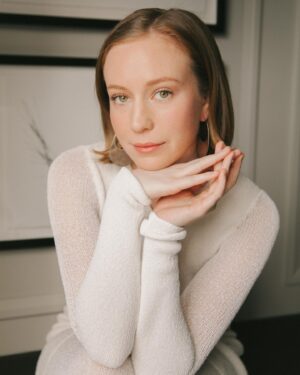 Hannah Einbinder Instagram - to be lensed by @sandyhonigphoto for @elleusa is a tonic for the soul and spirit. 

@sweetbabyjamie 
@jerrodrobertshair 
@erinleesmith