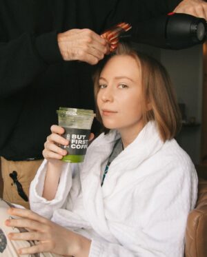 Hannah Einbinder Instagram - to be lensed by @sandyhonigphoto for @elleusa is a tonic for the soul and spirit. 

@sweetbabyjamie 
@jerrodrobertshair 
@erinleesmith