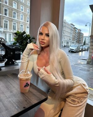 Hannah Elizabeth Instagram - Call me Lucius Malfoy ✨🐍⚡️ .
.
.
.
#platinumhair #blonde #london