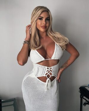 Hannah Elizabeth Instagram - The @loveisland final is coming up 🫶🌴❤️✨ who do we want to win ? 🙊