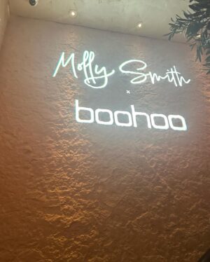 Hannah Elizabeth Instagram - What a night celebrating my girl @mollysmith19 @boohoo  with my islanders 💕💕 💋🌴