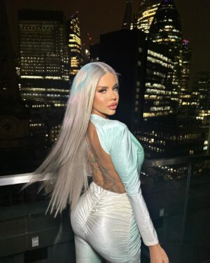 Hannah Elizabeth Instagram - My Birthday Party last night celebrating with the best 🥳💕💖🦄 .
Thank you to @stmoriz @neonmanagement @jinbolaw_skybar 🙌 A BALL was had  #whatanight