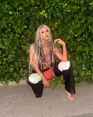 Hannah Elizabeth Instagram - Ring the alarm 🚨🚨🚨 .
If you aint Dirty .. u ain’t here to PARTAYYYYY 💥 . 
XTINNNNA .
.
.
.
Look by @joel_maghair21 .
@fm.makeupx .
@thelifeoforeillyboutique 🚨
