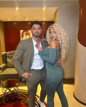 Hannah Elizabeth Instagram - Bestie Behaviour 💕 @anton_danyluk .
@prettylittlething party LN 🍰 .
.
.
@courthousehotellondon