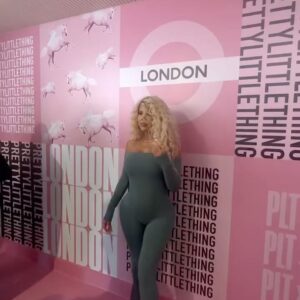 Hannah Elizabeth Instagram - Bestie Behaviour 💕 @anton_danyluk .
@prettylittlething party LN 🍰 .
.
.
@courthousehotellondon