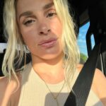 Hannah Goldy Instagram - ☀️🤍