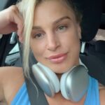 Hannah Goldy Instagram - Celebrate yourself 🤍
