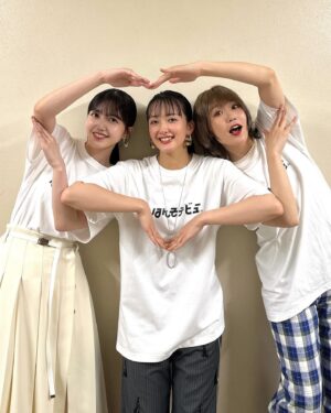 Harami-chan Instagram - 🍞　🥦　🍖

いやーー！！たのしかった！
長の魅力大爆発！最高！

久保ちゃんも新しいお友達になりました🙌
3人でMela!幸せでした…

長とのコラボライブも普段まったく音楽話をしないので え、うちらってミュージシャンだったんか...となった👧🏻笑

2年間ラジオお疲れ様💕

#長LIVE2024
#長屋晴子ANNX

@kubo.shiori.official 
@haruyama_555

コジローさんのギターも素晴らしかったです...🎸