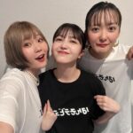 Harami-chan Instagram - 🍞　🥦　🍖 いやーー！！たのしかった！ 長の魅力大爆発！最高！ 久保ちゃんも新しいお友達になりました🙌 3人でMela!幸せでした… 長とのコラボライブも普段まったく音楽話をしないので え、うちらってミュージシャンだったんか...となった👧🏻笑 2年間ラジオお疲れ様💕 #長LIVE2024 #長屋晴子ANNX @kubo.shiori.official @haruyama_555 コジローさんのギターも素晴らしかったです...🎸