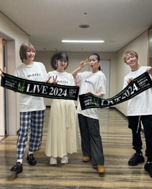 Harami-chan Instagram - 🍞　🥦　🍖

いやーー！！たのしかった！
長の魅力大爆発！最高！

久保ちゃんも新しいお友達になりました🙌
3人でMela!幸せでした…

長とのコラボライブも普段まったく音楽話をしないので え、うちらってミュージシャンだったんか...となった👧🏻笑

2年間ラジオお疲れ様💕

#長LIVE2024
#長屋晴子ANNX

@kubo.shiori.official 
@haruyama_555

コジローさんのギターも素晴らしかったです...🎸