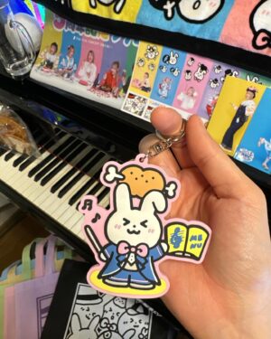 Harami-chan Instagram - 販売スタートしました！ #ハラミちゃん5周年ツアー グッズ💛💙🩷💜💚

mumoショップへ急げ〜！！
(すでに売り切れたアイテムも！！！😳)

🔗https://shop.mu-mo.net/avx/sv/list1?jsiteid=mumo&categ_id=280003010&sort=date
【🔍検索🔍　ハラミちゃん　5周年グッズ】

めっちゃカラフル🫶
今回もお米さんに愛こめてハラミがイラスト描き下ろし🎨

お煎餅🍘がおすすめ。笑

📍EC販売
5/16(木)20:00〜

📍会場販売
5/17(金)サントリーホール15:00〜
※シンフォニーホール以降の公演13:30〜

サントリーホール東京初日に素敵なお花ありがとうございます！！✨✨💐

いつもお米さんや関係者様の愛のこもっててクリエイティブなフラスタに感動しっぱなし😭😭😭😭

全部持って帰りたい....

#ハラミちゃん生音コンサート
#ハラミちゃん5周年ツアー 
#サントリーホール

- - - - - - - - - - - - - - - - - ✄
5月から全国ツアーやるぬーー‼️🎹✨

ハラミ史上初‼️
サントリーホール等のクラシックホールにて

／
スピーカーなし
全　曲　生　音
＼

憧れのクラシックホール😭✨

🎫チケット発売中🔥🔥
イープラス eplus.jp/harami/
mu-mo r.y-tickets.jp/haramichan2402
ぴあ w.pia.jp/t/harami/ 
ﾛｰﾁｹ l-tike.com/harami/ 

【🔍生音コンサート　チケット ハラミちゃん】

- - - - - - - - - - - - - - - - - ✄

【公演情報】
 
〈大阪〉 日程：2024年6月2日(日)　　開場 15:00 開演16:00 
会場：ザ・シンフォニーホール
 
〈愛知〉 日程：2024年6月8日(土)　　開場 15:00 開演16:00 
会場：名古屋国際会議場センチュリーホール
 
〈石川〉　日程：2024年6月23日(日)　　開場 15:00 開演16:00 
会場：石川県立音楽堂　コンサートホール
 
〈香川〉　日程：2024年7月13日(土)　　開場 15:00 開演16:00 
会場：サンポートホール高松 大ホール
 
〈北海道〉　日時：2024年7月15日(月祝)　　開場 15:00 開演16:00 
会場：札幌文化芸術劇場hitaru
 
〈静岡〉　日程：2024年8月11日(日)　　開場 15:00 開演16:00 
会場：三島市民文化会館 ゆうゆうホール
 
〈広島〉　日程：2024年9月8日(日)　　開場 15:00 開演16:00 
会場：広島国際会議場 フェニックスホール
 
and more…!!
- - - - - - - - - - - - - - - - - ✄