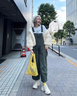 Harami-chan Instagram - 親友ちゃんにもらった黄色のmarchバッグお気に入り🍌