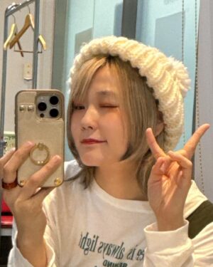 Harami-chan Instagram - 親友ちゃんにもらった黄色のmarchバッグお気に入り🍌