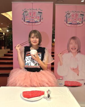 Harami-chan Instagram - 実は…ロビーにこんなフォトパネルあります！
真似っこして撮ってぬ。📸

本人に似てるかなぁ、、、、🙄🙄🙄？？

#ハラミちゃん生音コンサート

- - - - - - - - - - - - - - - - - ✄
5月から全国ツアーやるぬーー‼️🎹✨

ハラミ史上初‼️
サントリーホール等のクラシックホールにて

／
スピーカーなし
全　曲　生　音
＼

憧れのクラシックホール😭✨

🎫チケット発売中🔥🔥
イープラス eplus.jp/harami/
mu-mo r.y-tickets.jp/haramichan2402
ぴあ w.pia.jp/t/harami/ 
ﾛｰﾁｹ l-tike.com/harami/ 

【🔍生音コンサート　チケット ハラミちゃん】

- - - - - - - - - - - - - - - - - ✄

【公演情報】
 
〈大阪〉 日程：2024年6月2日(日)　　開場 15:00 開演16:00 
会場：ザ・シンフォニーホール
 
〈愛知〉 日程：2024年6月8日(土)　　開場 15:00 開演16:00 
会場：名古屋国際会議場センチュリーホール
 
〈石川〉　日程：2024年6月23日(日)　　開場 15:00 開演16:00 
会場：石川県立音楽堂　コンサートホール
 
〈香川〉　日程：2024年7月13日(土)　　開場 15:00 開演16:00 
会場：サンポートホール高松 大ホール
 
〈北海道〉　日時：2024年7月15日(月祝)　　開場 15:00 開演16:00 
会場：札幌文化芸術劇場hitaru
 
〈静岡〉　日程：2024年8月11日(日)　　開場 15:00 開演16:00 
会場：三島市民文化会館 ゆうゆうホール
 
〈広島〉　日程：2024年9月8日(日)　　開場 15:00 開演16:00 
会場：広島国際会議場 フェニックスホール
 
and more…!!
- - - - - - - - - - - - - - - - - ✄