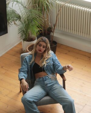 Haritini Iliadou Instagram - Blue Jeans 🤍
@sirencyprus #jeans