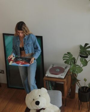 Haritini Iliadou Instagram - Blue Jeans 🤍
@sirencyprus #jeans