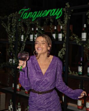 Haritini Iliadou Instagram - Raising a glass to moments that sparkle. Cheers to unforgettable nights with @tanqueraygin Blackcurrant Royale …and let’s live magnificently! 🥂✨ 

(Special thanks to @theorybar.cy)

*This content is not intended for those under the age of majority or are in countries that restrict alcohol-related content. Please drink responsibly!

#Tanqueray #LetsLiveMagnificently #Gin #blackcurrant #royale #theorybar ad