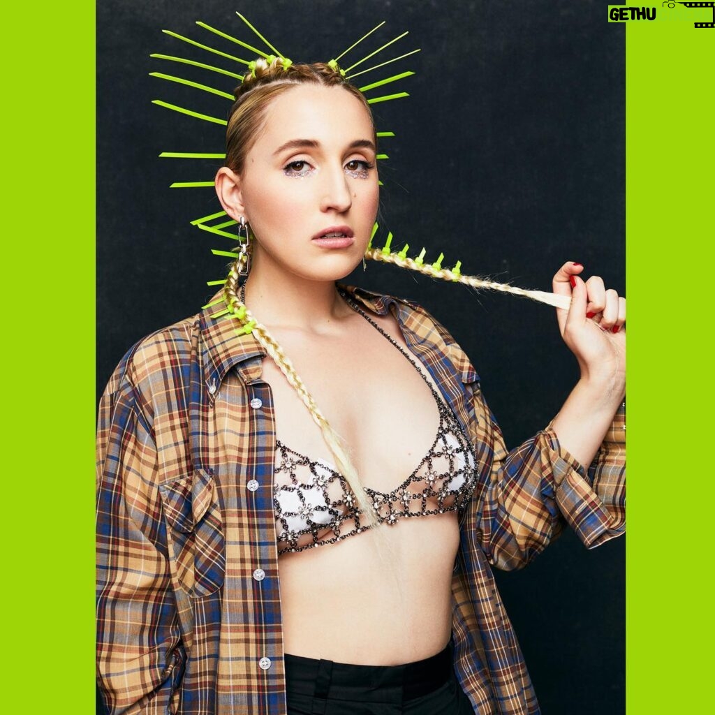 Harley Quinn Smith Instagram - zip tie hair spikes? don’t mind if I do 😏 new shoot with @maneaddicts out now!