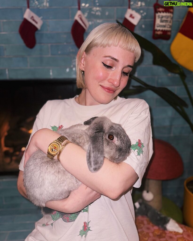 Harley Quinn Smith Instagram - today is Cinnamon and I’s 9 year anniversary together 🥹🥹❤️❤️‍🔥🐇🐰🥰💌❣️my baby girl I love her so so much 😩😩💘💘💘