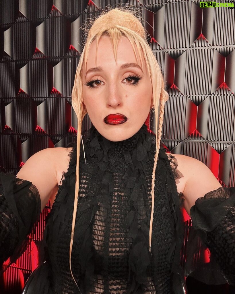 Harley Quinn Smith Instagram - had a truly divine time being a guest judge on @bouletbrothersdragula ❤️‍🔥 tune in tonight at 9pm PT / 12am ET on shudder or AMC to watch 😈