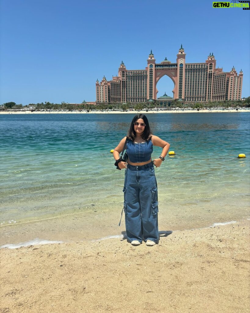 Harshita Ojha Instagram - Mentally,i am still here ✨ #dubai #abudhabi #atlantis #harshitaojha