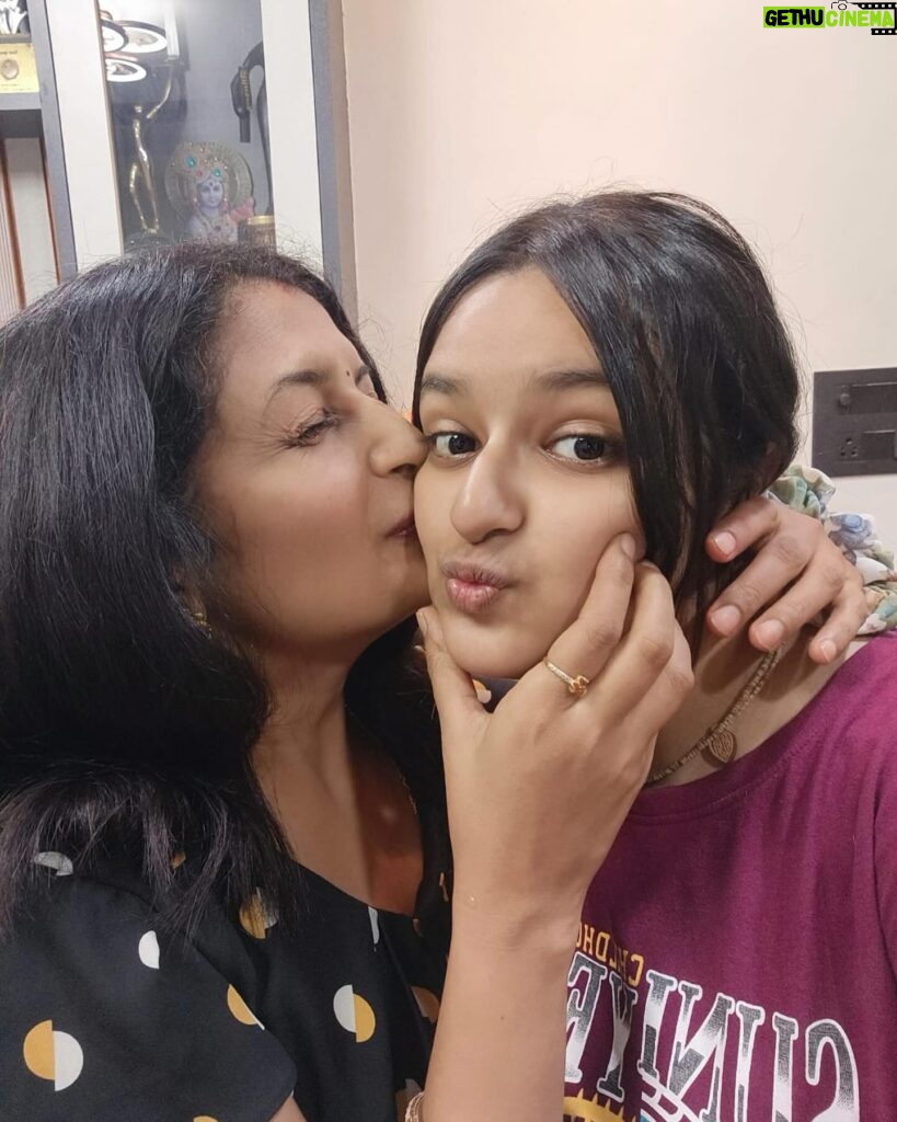 Harshita Ojha Instagram - Happy birthday mumma,my pretty womannn i love you 🧿❤️ @reemaojha10