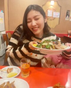 Haruka Tateishi Instagram - 数年前に高校の親友が上京してきたのですが、東京の美味しそうな店を探しては誘ってくれるので私も東京開拓できて幸せです🫶🫶

代々木上原の街中華に行って、地元の子だから永遠関西弁で喋ってたので関西の方ですか？と店員さんにも話しかけてもらって定員さんにも優しくしてもらってハッピーデーでした🍜💓※正月太り全力解消中です💪💪笑

毎日寒いですが来週から気温が上がるところも多いみたいで寒暖差があるので皆様体調お気をつけくださいね🥲✨

良き週末を🫶
