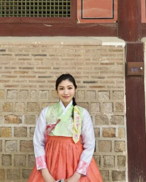 Haruka Tateishi Instagram - 時差投稿🕰️🙇初韓国旅行✈️🇰🇷
お初らしく、韓服きたり市場回ったり、伝統菓子を食べまくったり、同じアジアでもこんなに文化違うのかと勉強になりました😳

GWも終わりですねー！時の流れが早すぎてたまに切ない🥲5月も頑張っていきましょう！