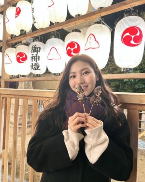 Haruka Tateishi Instagram - ちょっと遅れましたが大晦日の思い出写真です📷
今年は大人買いでいちごチョコ4本食べしました😨

寒い日が続きますので、皆さまどうか暖かく過ごされてください🙇‍♀️✨