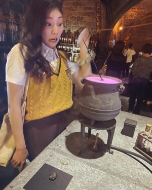 Haruka Tateishi Instagram - どれ載せようか悩んでる間に時間経ちすぎちゃったスタジオツアー第二弾😢🪄✨

最近いろんなところでハリーポッターコラボ見かけるから嬉しい限りです🪄
週末から冷え込むところも多いようなので、皆さん体調お気をつけくださいね🥲

おやすみなさい✨

#studiotourtokyo #harrypotter