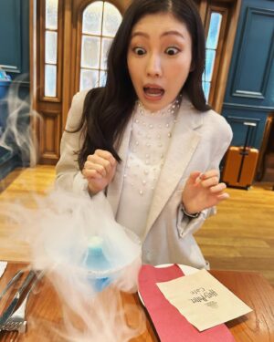 Haruka Tateishi Instagram - 実はディズニーに行った日に朝はハリポタカフェに行ってました🪄✨

写真撮ってる最中に割れて消えちゃった🥲
最近スマホのハリポタゲームも入れてコツコツ呪文レベル上げて遊んでます🪄

44レベルまで来たよ！やってる人いますか☺️？
少し先だけどスタジオツアーいくのも楽しみです🤤💕

皆さま良い週末を✨

#ハリーポッターカフェ #harrypotter