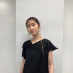 Haruka Kudo Instagram - . 映画「仮面ライダーギーツ 4人のエースと黒狐」 公開初日舞台挨拶、ご来場頂きありがとうございました🦊🕹️沢山の"おかえり"の声、ジーンとしました。 tops/skirt:@pleatspleaseisseymiyake pierce:@iosselliani /@iosselliani_jp ear cuff:@woutershendrix / @hpfrance_official rings:@iosselliani / @iosselliani_jp @sergethoraval / @serge_thoraval_tokyo bangle:@togaarchives shoes:@jeffreycampbell クロスギーツを意識した、ブラックとブルーで。