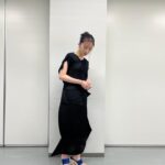 Haruka Kudo Instagram - . 映画「仮面ライダーギーツ 4人のエースと黒狐」 公開初日舞台挨拶、ご来場頂きありがとうございました🦊🕹️沢山の"おかえり"の声、ジーンとしました。 tops/skirt:@pleatspleaseisseymiyake pierce:@iosselliani /@iosselliani_jp ear cuff:@woutershendrix / @hpfrance_official rings:@iosselliani / @iosselliani_jp @sergethoraval / @serge_thoraval_tokyo bangle:@togaarchives shoes:@jeffreycampbell クロスギーツを意識した、ブラックとブルーで。